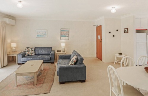 Avoca Beach Apartment | Evening Soiree - Good Position