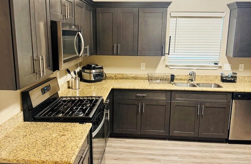 Northeast Houston House | EVENTS ALLOWED Min to FIFA Spacious 4 bed 2 bth home Downtown Houston Sleeps 15+