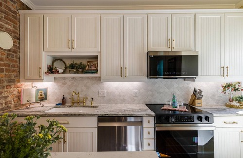 Staunton Apartment | Ever After: Luxury, Romantic Unit + Walk Downtown