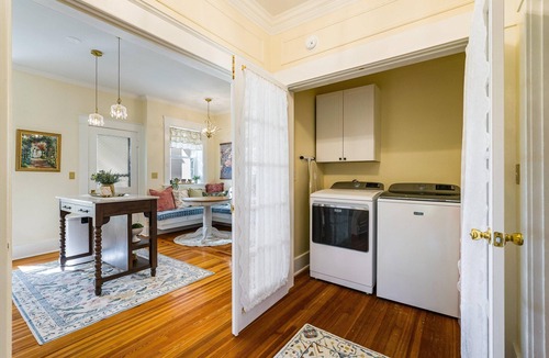 Staunton Apartment | Ever After: Luxury, Romantic Unit + Walk Downtown