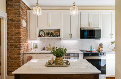 Staunton Apartment | Ever After: Luxury, Romantic Unit + Walk Downtown