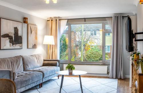 Salisbury House | Everest House