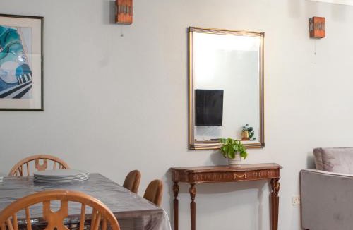 Salisbury House | Everest House