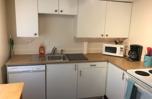 Port Gardner House | Everett - Cozy, Quiet 2 Bedroom House Close 2 Everything