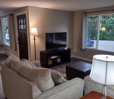 Silver Lake Apartment | Everett Silver Lake