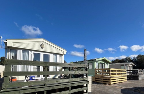 Newton Stewart Ski Chalet | Everglade Superior Chalet