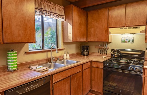 Dorrington Cabin | Evergreen Chalet Game Room Kayaks & SUP Big Trees Pool Access