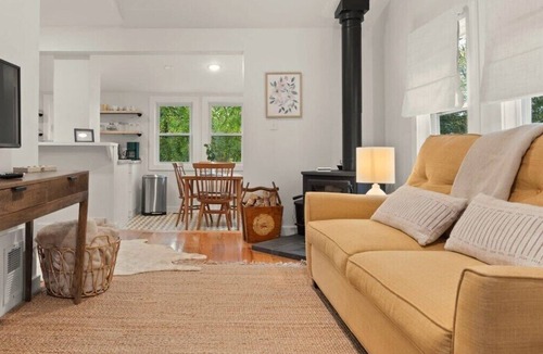 Great Barrington House | Evergreen: cottage minutes from Butternut Ski