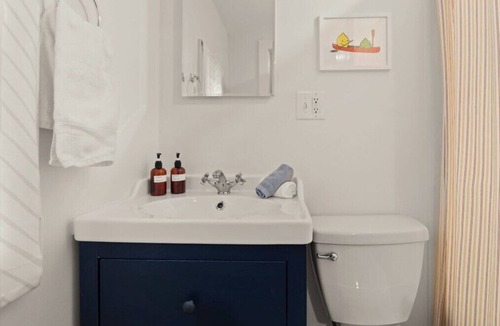 Great Barrington House | Evergreen: cottage minutes from Butternut Ski