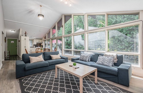 Tobermory Ski Chalet | Evergreen Escape - Tobermory Chalet and Sauna
