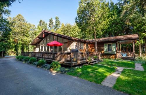 Tobermory Ski Chalet | Evergreen Escape - Tobermory Chalet and Sauna