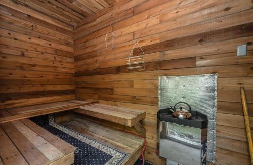 Tobermory Ski Chalet | Evergreen Escape - Tobermory Chalet and Sauna