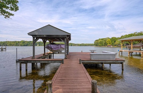 Bumpass House | Evergreen Escape- Waterfront Home, Kayaks, Updated