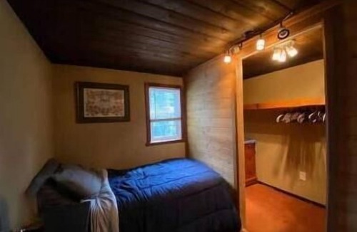 Bolton Landing Apartment | Evergreen hideawaynn