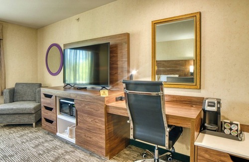 Monroe Hotel | Evergreen Inn and Suites