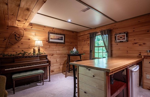 Town of Webb House | Evergreen Lodge - 4th Lake Hollywood Hill Association