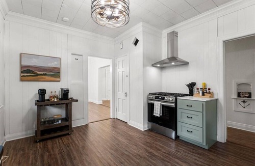 Jefferson House | Evergreen Manor Private Pool 3BR No Stairs Retreat
