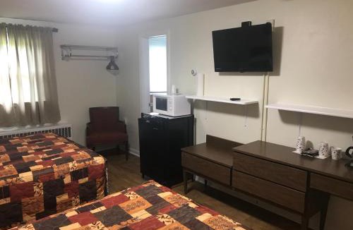 Town of Scriba Hotel | Evergreen Motel