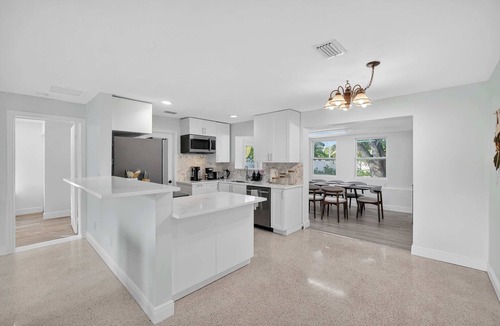 Central Corals House | Evergreen Retreat Home for 7