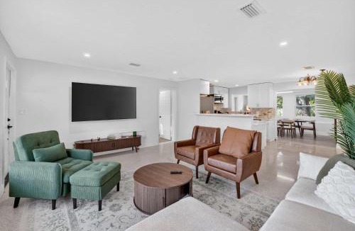 Central Corals House | Evergreen Retreat Home for 7