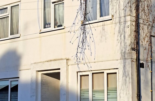 Greenford Broadway Apartment | EVERGREEN Room