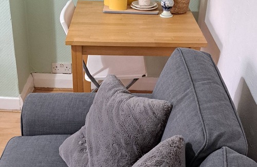 Greenford Broadway Apartment | EVERGREEN Room