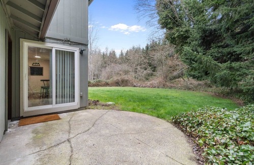 Olympia Apartment | Evergreen Urban Escape (A)