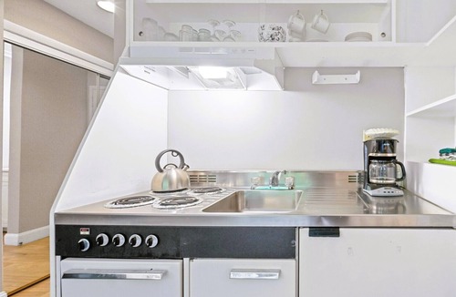 Stoneham Hotel | Evergreen Valley Inn by Coolvacay