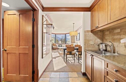 Olympic Valley House | Everline Resort & Spa Palisades-Valley View Suite