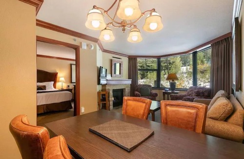 Olympic Valley Resort | Everline Resort and Spa - 1 Bedroom Fireplace Suite