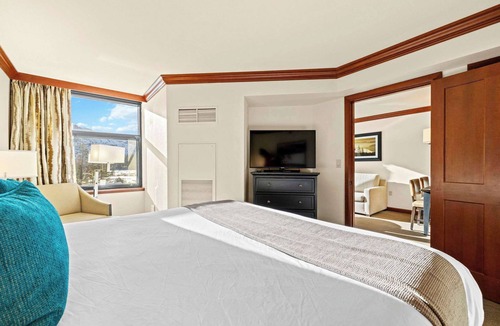 Olympic Valley Resort | Everline Resort -Valley View Suite