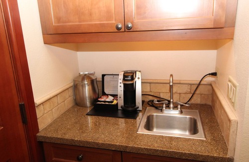 Olympic Valley Condo | Everline Resort & Spa: Valley View 2Q Rm. Ski, skate, golf, pools, spa, tennis