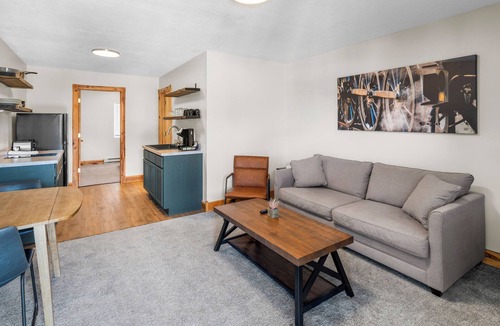 Hill City Hotel | EverSpring Inn & Suites