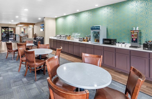 Hill City Hotel | EverSpring Inn & Suites