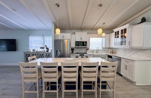 Anna Maria House | Everything inside is new and beachy! 2 blocks to Bean Point Beach! PETS ALLOWED
