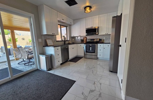 Suncliff House | Everything NEW! -Private Pool Oasis -Food Festivals -Fire Pit -Luxury Stay