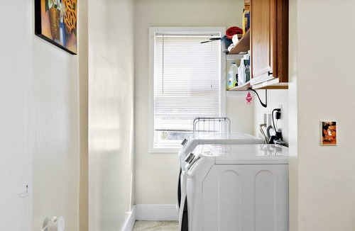 Chelsea Apartment | Everything You Need, Bright Sunny Condo