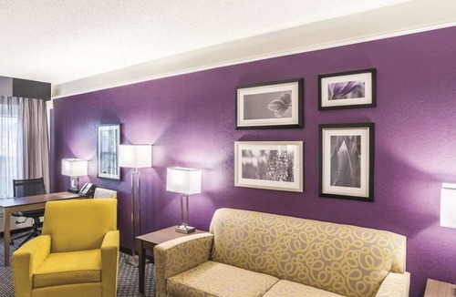 Woodlands Village House | Everything You Need For The Perfect Vacation! 2 Convenient Units, Free Parking