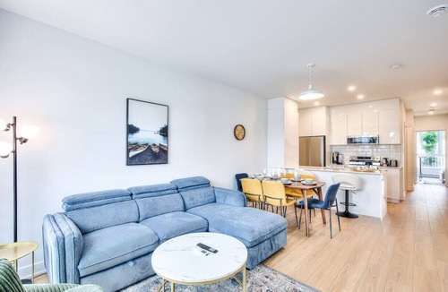 Tetreaultville Apartment | Everything You Need - Montreal's Cozy 1BR Getaway