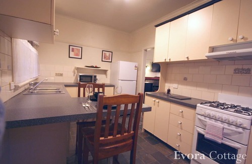 Mount Dandenong Cottage | Evora Cottage with spa bath & wood fireplace