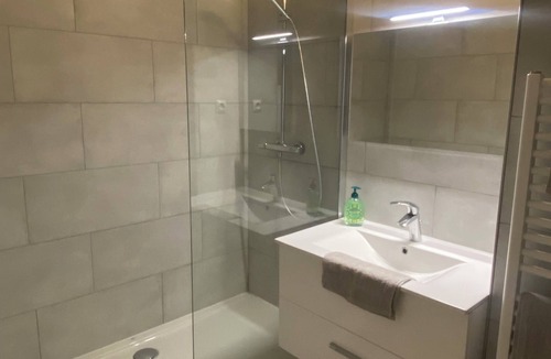 Les Aunettes Apartment | Evry Moon. 70m2, 2 Chambres, Parking. RER à 10 min à Pieds