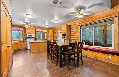 Timber Lakes Cabin | Evy's Cabin, 2 miles to snowmobiling