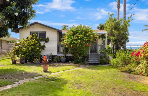 Ewa House | Ewa Beachfront Cottage: Beachfront w/Yard & Oceanviews - Your Nostalgic Aloha!
