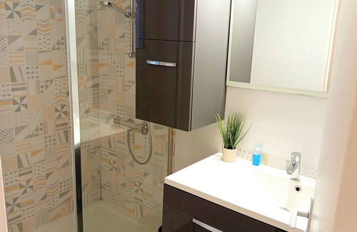 Cholet Apartment | Excalibur: 4 Bedrooms - Puy du fou - near train station