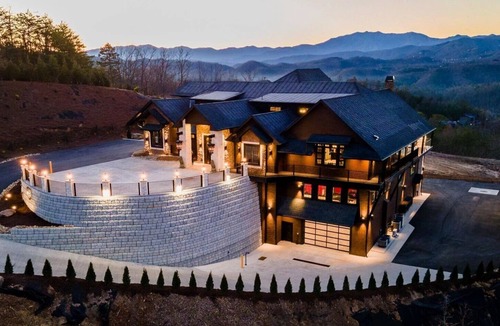Sevierville Cabin | Excalibur: Pickleball, Duck Pin Bowling, Indoor Pool, 9 Hole Golf
