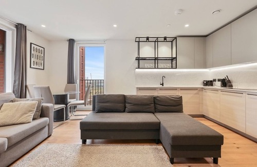 Lansbury Apartment | Excel Riverside 2 Bed