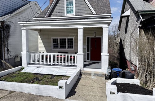 Pittsburgh House | Excellent 3 BR 2.5 bath minutes from downtown