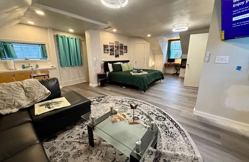 Pittsburgh House | Excellent 3 BR 2.5 bath minutes from downtown