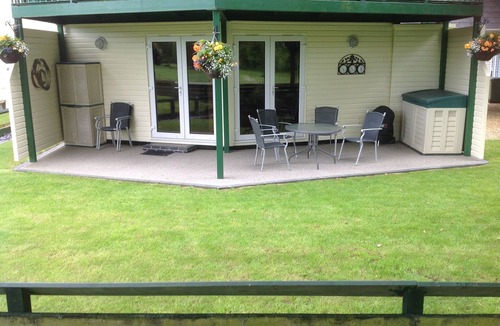 Watton Apartment | Excellent ground floor 2 Bed apt overlooking golf course with private parking.