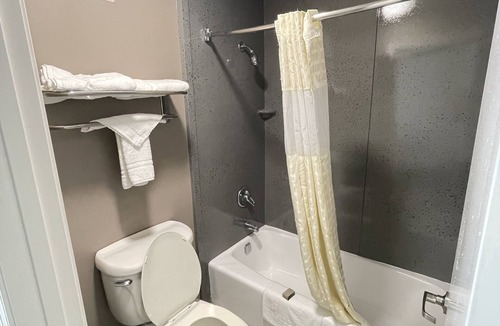 Natchez Hotel | Excellent Inn & Suites